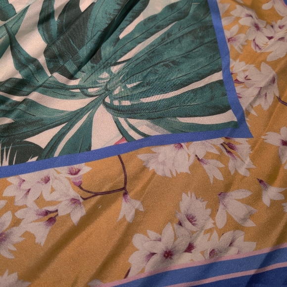 H&M 100% silk botanic large scarf - Picture 3 of 4